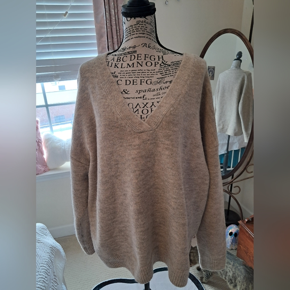 Women's V-Neck Beige Heather Sweater